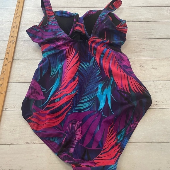 MIRACLESUIT
Caliente Tropica Bonita One Piece Swimsuit 12 - Picture 5 of 8